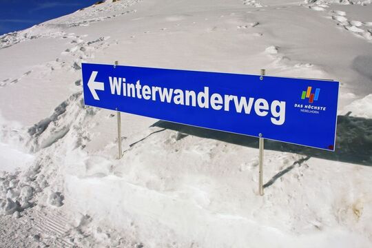 A metal direction sign on the Nebelhorn with the inscription Winter hiking trail